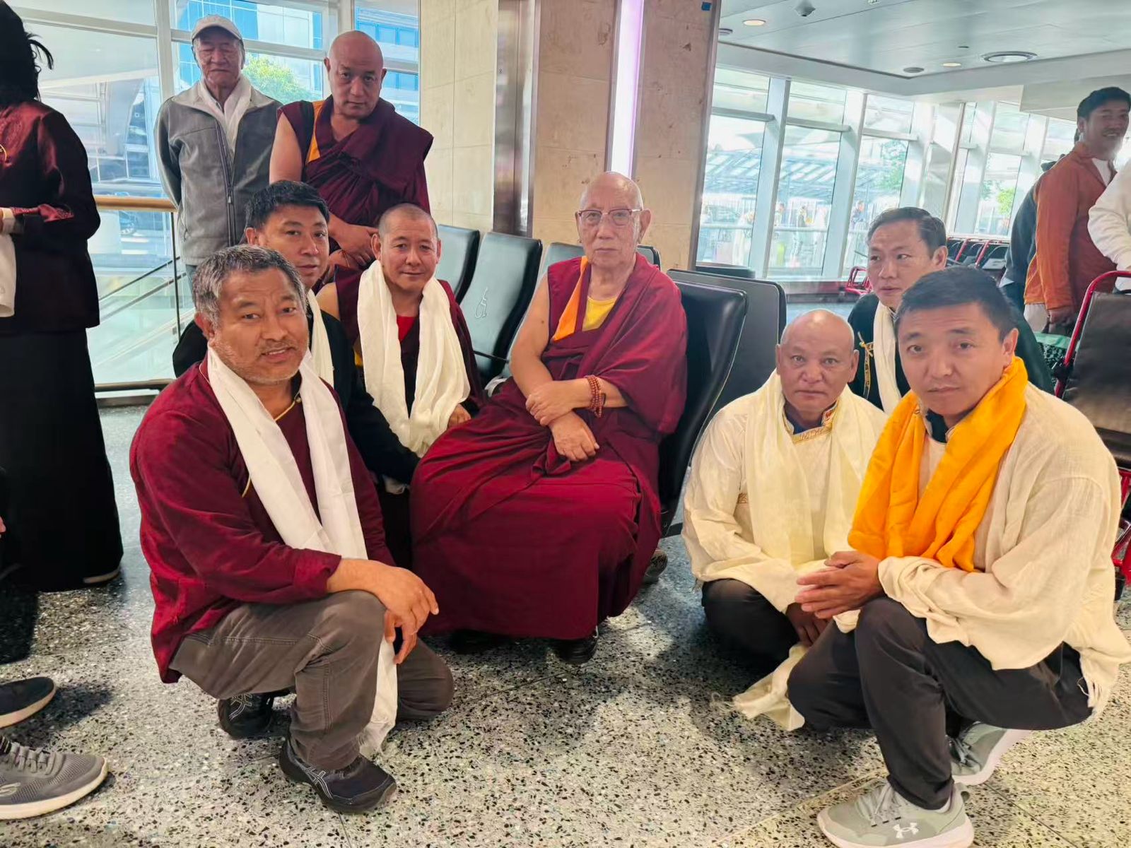 Sera Jey’s Kyabje khansur Rinpoche Lobsang Delek visit